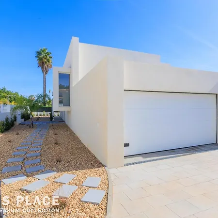 Villa Modern 5br Villa-private Pool-walk To & Oura-10 Guests By Misha's Place *