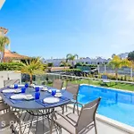 빌라 Modern 5br Villa-private Pool-walk To & Oura-10 Guests By Misha's Place