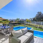 빌라 Modern 5br Villa-private Pool-walk To & Oura-10 Guests By Misha's Place *