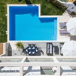 Modern 5br Villa-private Pool-walk To & Oura-10 Guests By Misha's Place 빌라 알부페이라