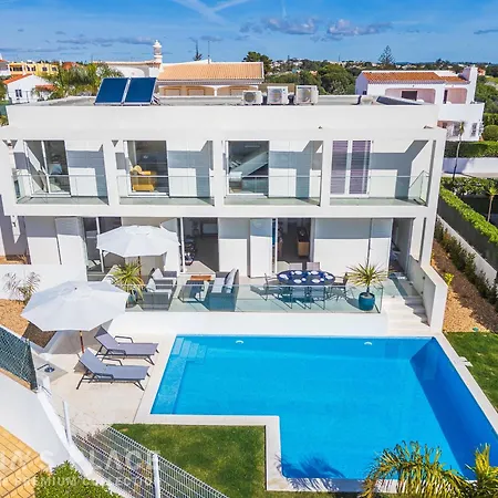 Modern 5br Villa-private Pool-walk To & Oura-10 Guests By Misha's Place 빌라